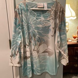 3/4 sleeve top, aqua, white, light brown print